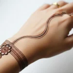 22 Minimal Mehndi Ideas That Look Chic Without Overcrowding Your Hands